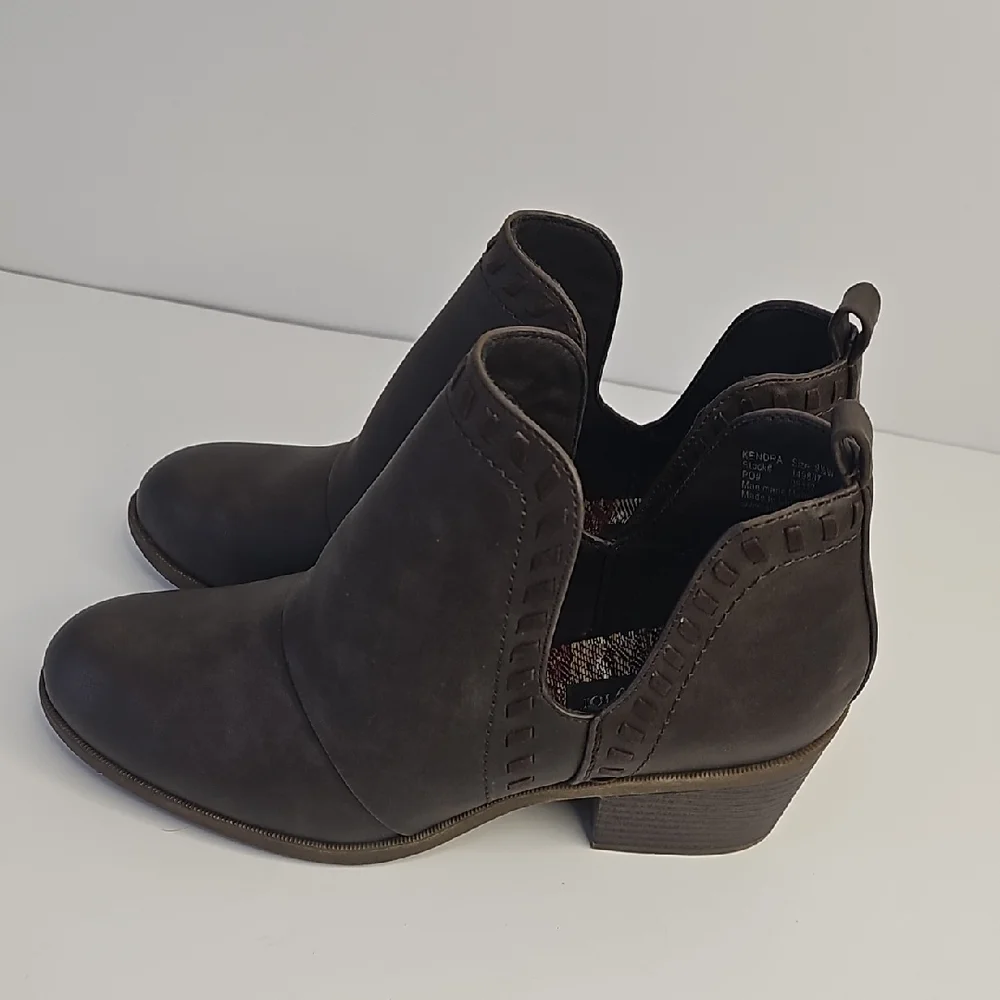 Sophia‎ Taylor Women's Dark Brown Ankle Booties Size 9.5 W